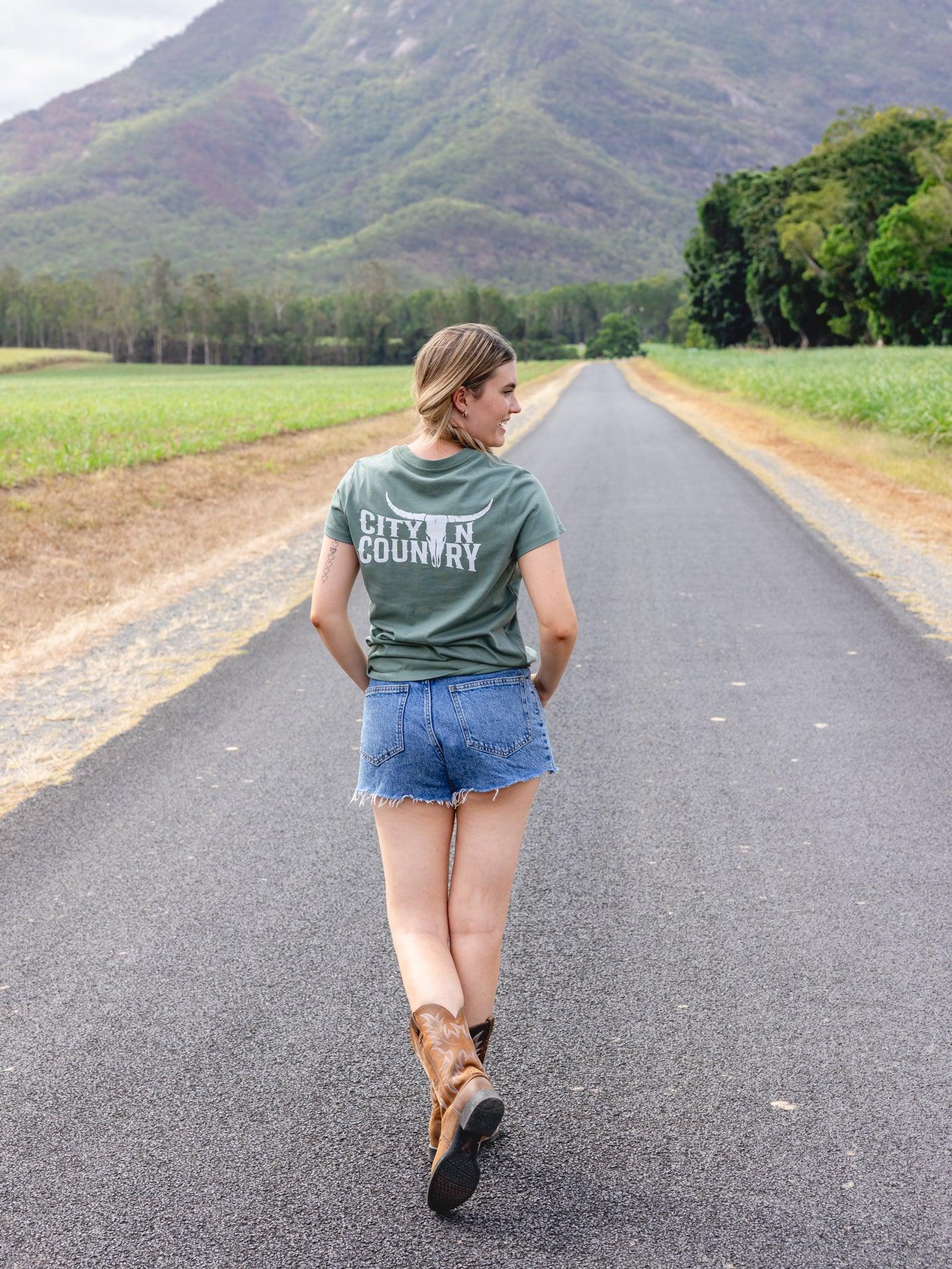 CITY N COUNTRY - WOMEN'S TEE - SAGE - City and Country