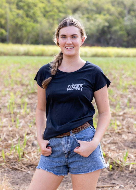 CITY N COUNTRY - WOMEN'S FITTED TEE - NAVY - City and Country