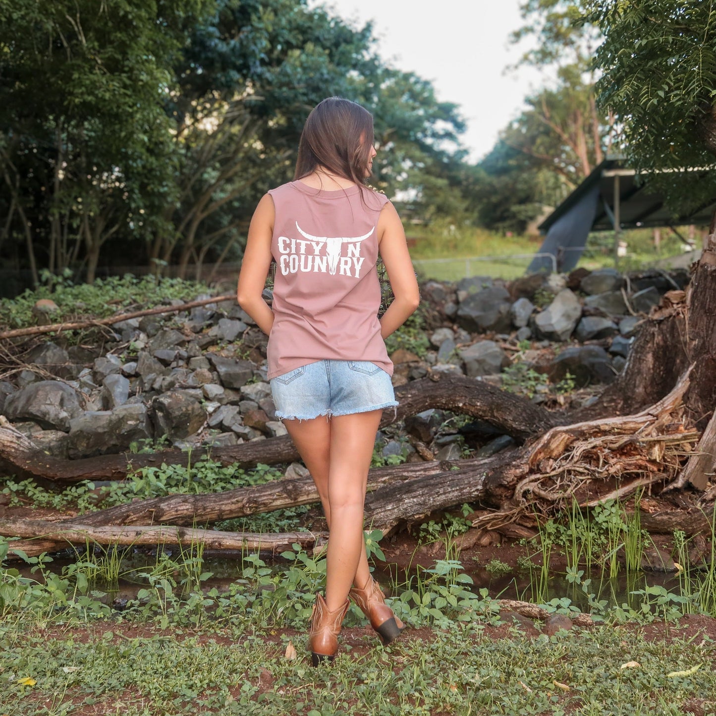 CITY N COUNTRY WOMEN'S MUSCLE TANK - HAZY PINK